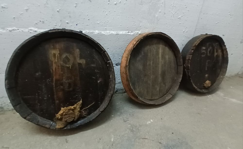 Mesa de pipo com oferta de 2 bancos