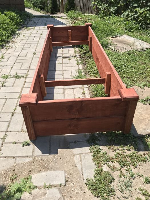 Надгродие из дерева