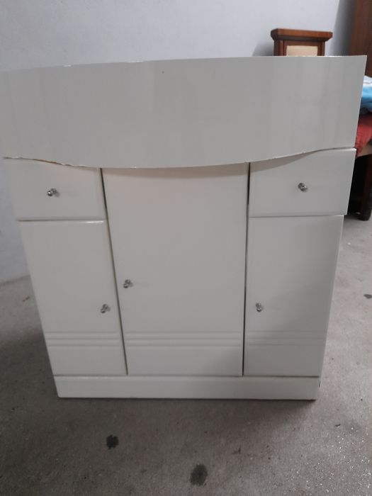 Armarío branco em bom estado
