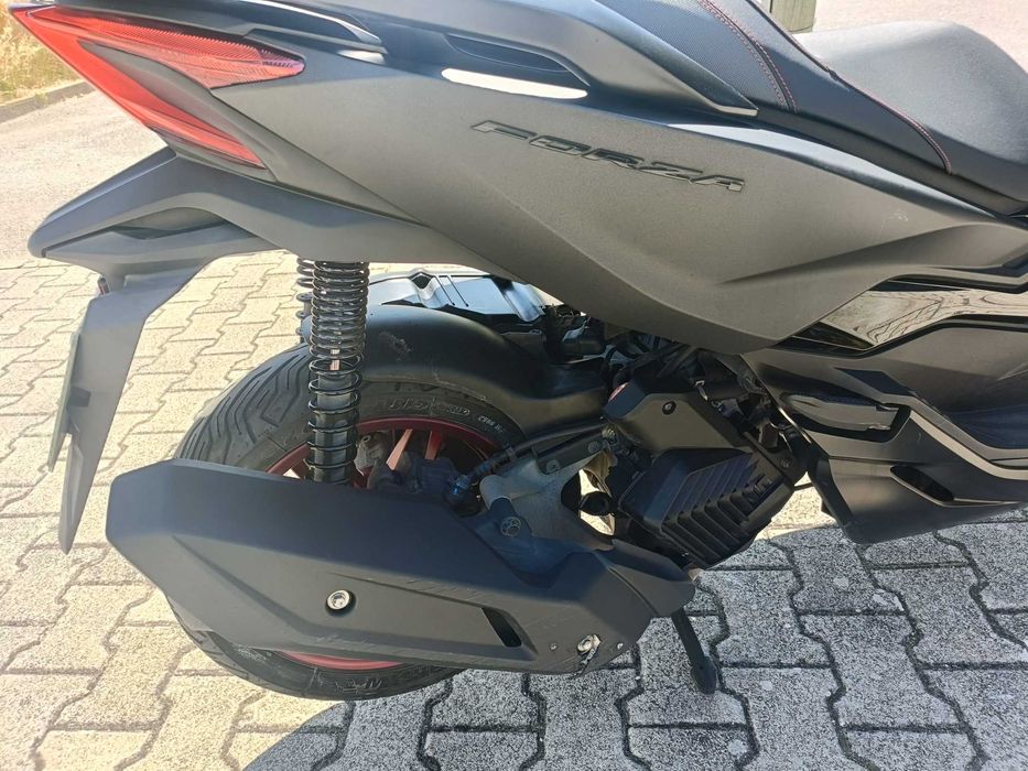 Honda Forza 125 Edição Especial, Banco Especial.