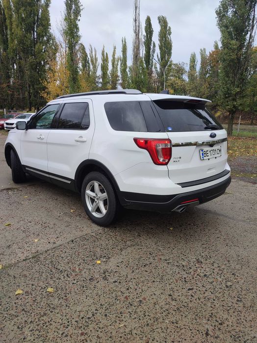Ford Explorer 2018 року 3.5 газ\бензин