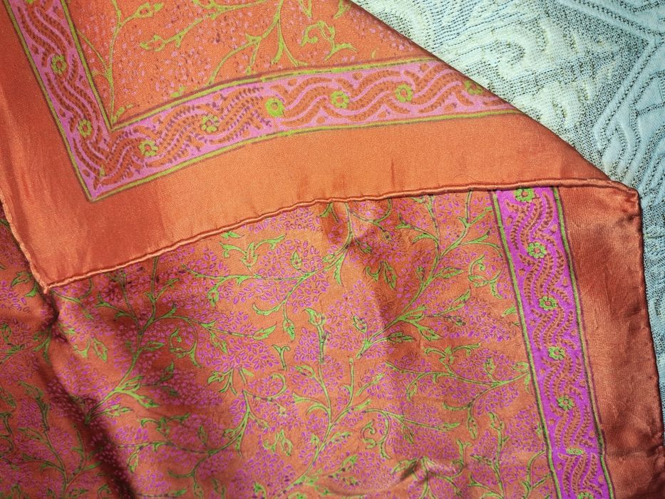 Платок картина. Квіти. В кольорі, розміром.   100% silk