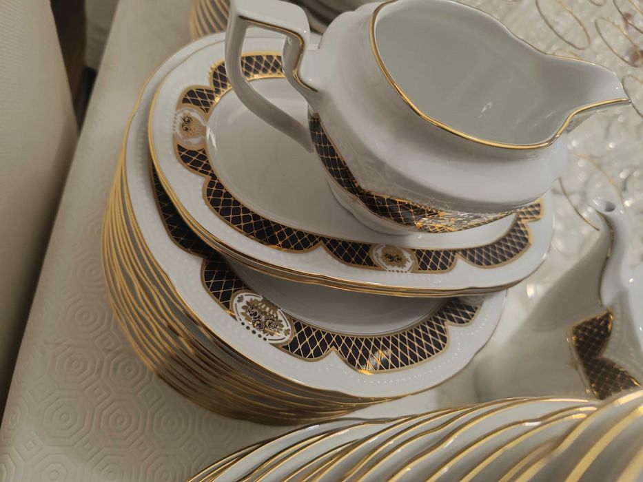 Serviços jantar completo + café (c/ 83 peças)