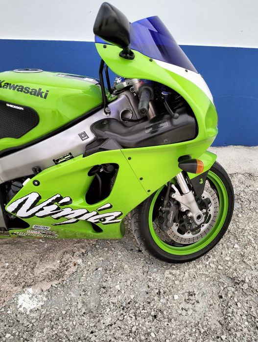 Kawasaki ZX 7r ;