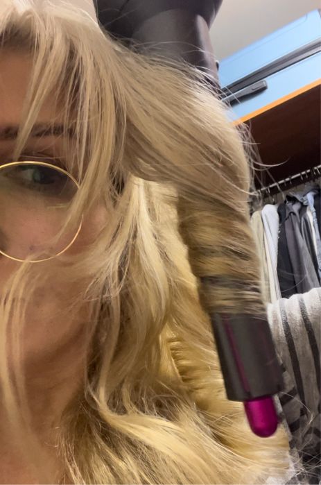 Мощный фен стайлер   очень   качесвенный Дайсон