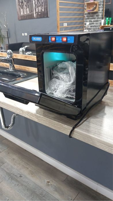 Aquecedor de toalhas novo na caixa o que esta exposto e para venda .