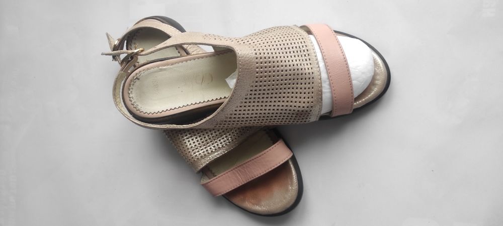 Босоножки женские.