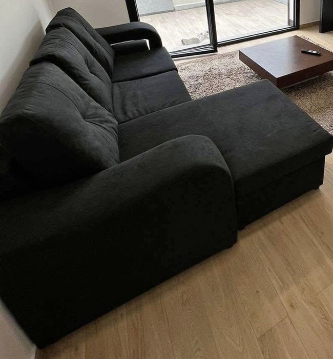 Sofa preto com 2 bancos em L
