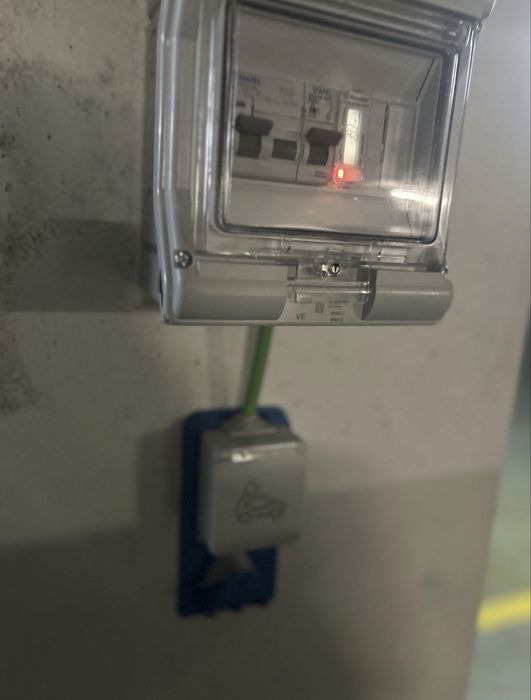 Lugar de garagem com tomada de mobilidade eletrica