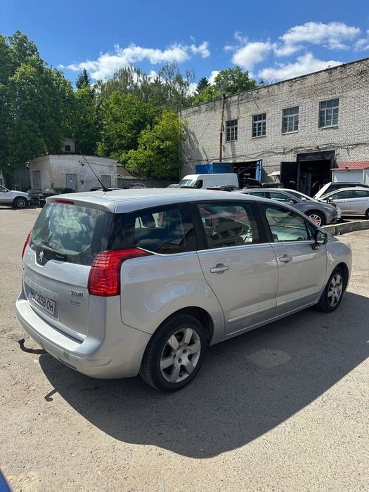 Peugeot 5008 1.6 дизель 2011