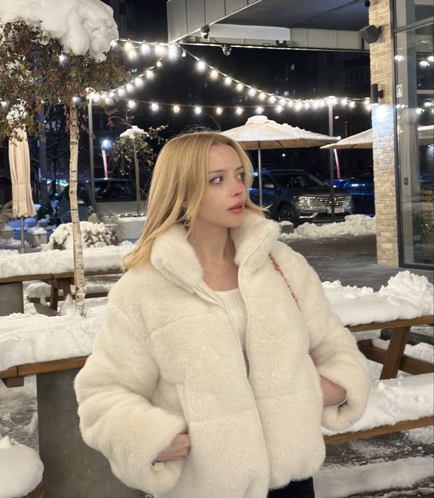 шубка Bershka розмір 32-34