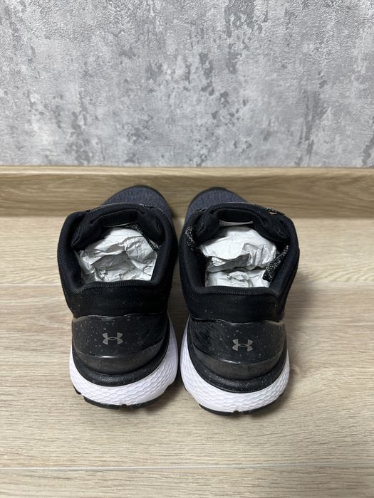 Кросівки чоловічі Under Armour Charged Escape 3