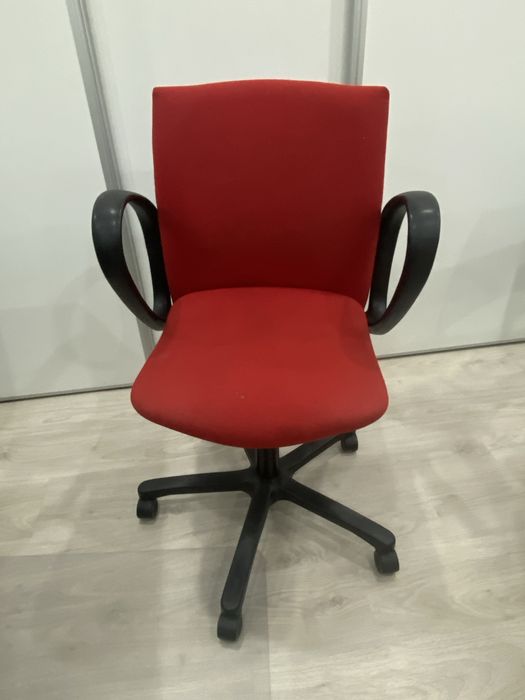 cadeira de escritorio e mesa  usadas