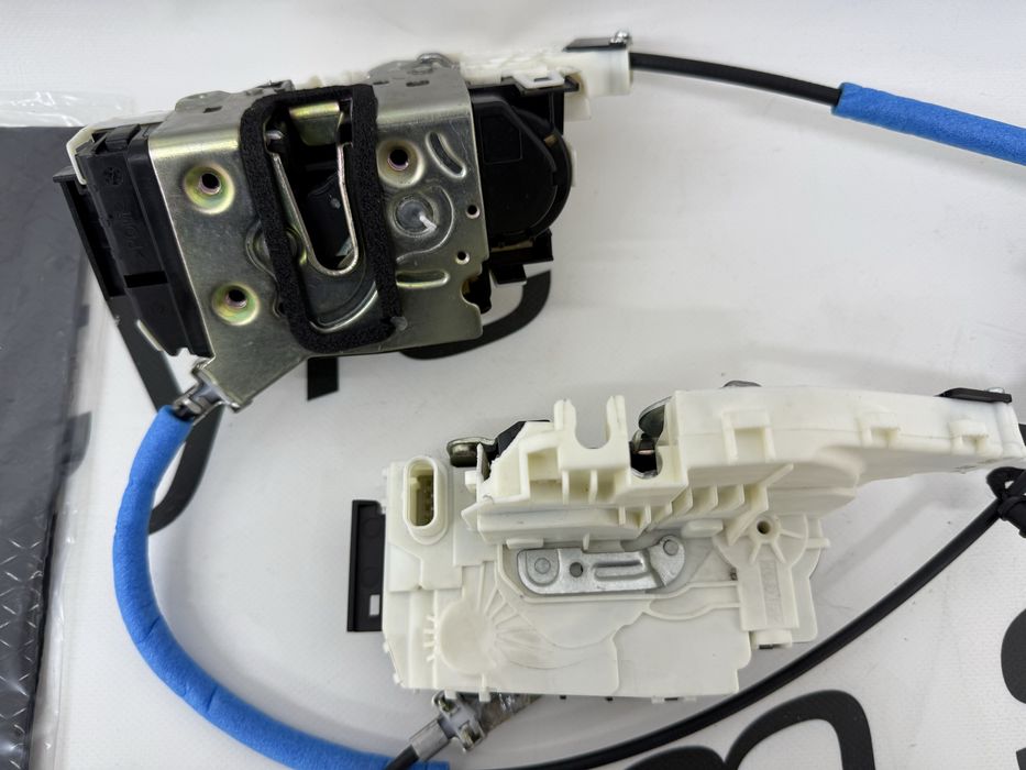 Доводчики замки передних дверей Mercedes W447 V-Class Vito Metris