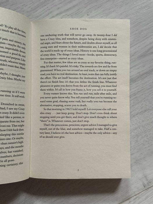 Shoe Dog. A Memoir by the Creator of NIKE (English)