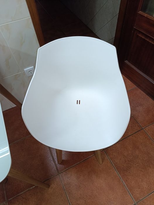 Mesa de cozinha com 4 cadeiras