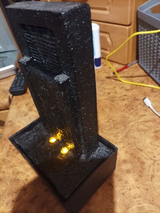 Fontanna ścienna wodospad