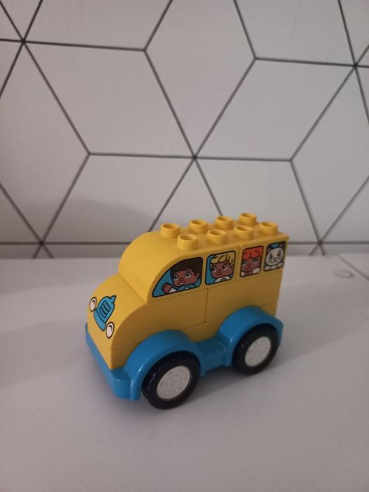 Lego duplo zwierzęta i autobus