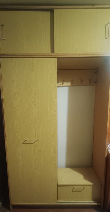 Шкаф б/у в нормальному стані.