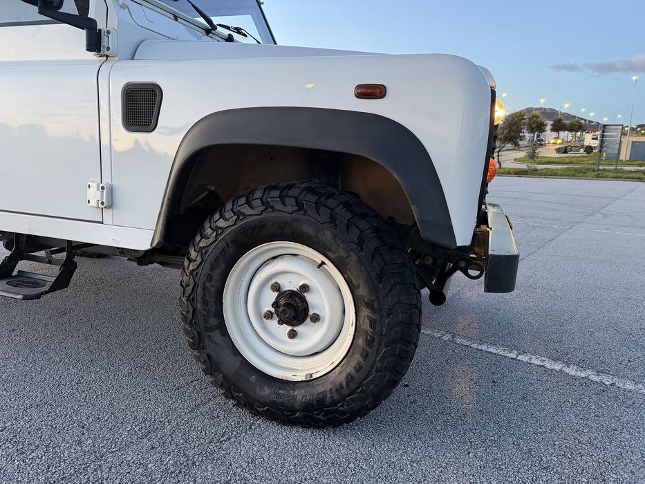 Land Rover Defender TD5 61000kms 2005 1 registo
