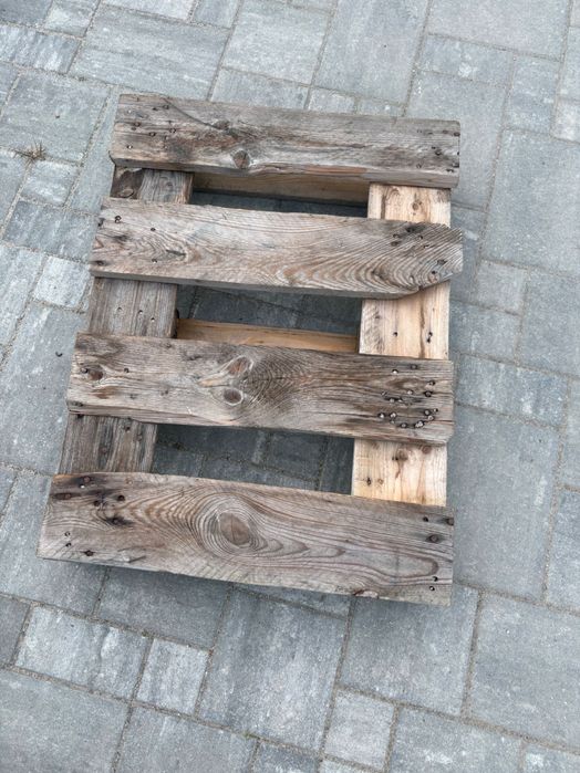 Półpaleta drewniana