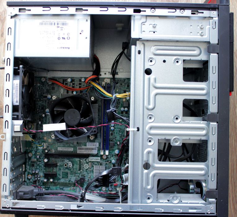 Komputer Lenovo ThinkCentre M700