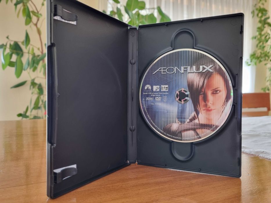 Vendo DVD Filme Ficção Científica "AEONFLUX" ( c/ Charlize Theron) !