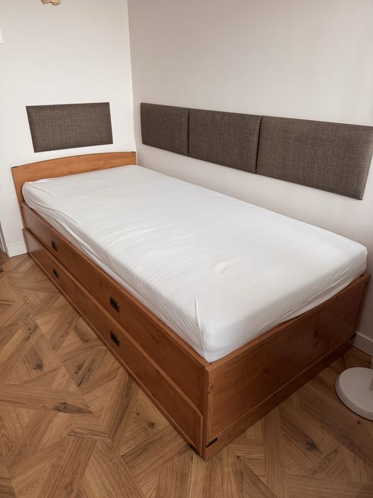 Łóżko 200 x 90 z szufladami i materacem