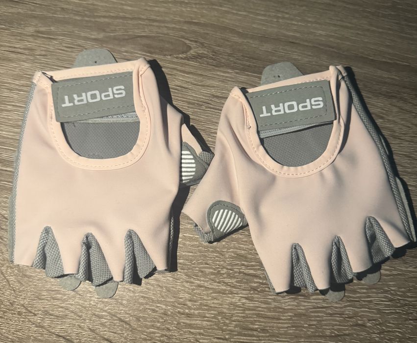 Перчатки для спорта женские