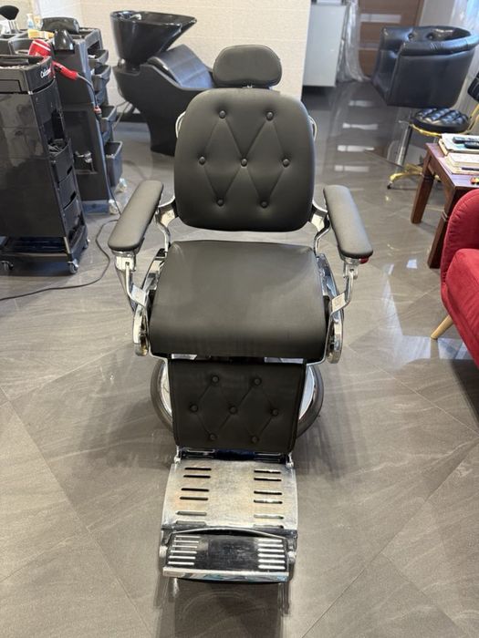 Fotel barberski/fryzjerski klasyczny,elegancki ,stan bardzo dobry