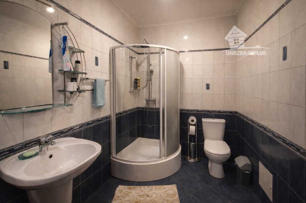 Дом 250 кв. Большой бассейн с подогревом, сауна, бильярд, генератор