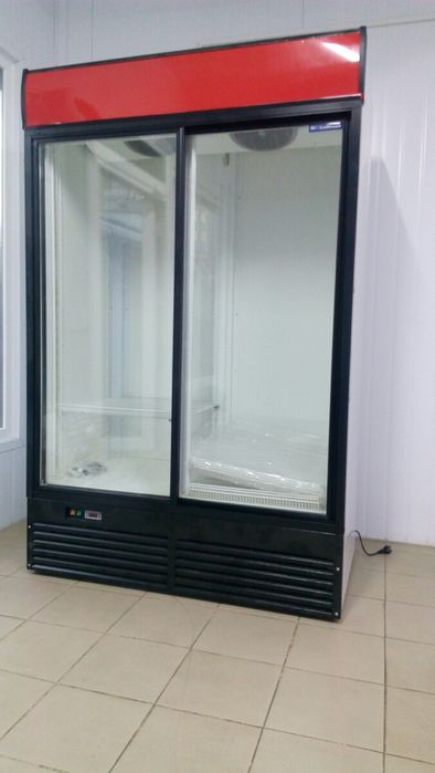 Холодильна вітрина.Шафа Холодильник вітрини холодильні витрина шкаф