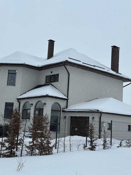 Продам сказочный домик на лужайке в селе Богдановка (Броварской р-н)