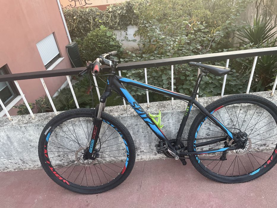Bicicleta TERRAIN 5.0 roda 29 – Travões de disco e suspensão
