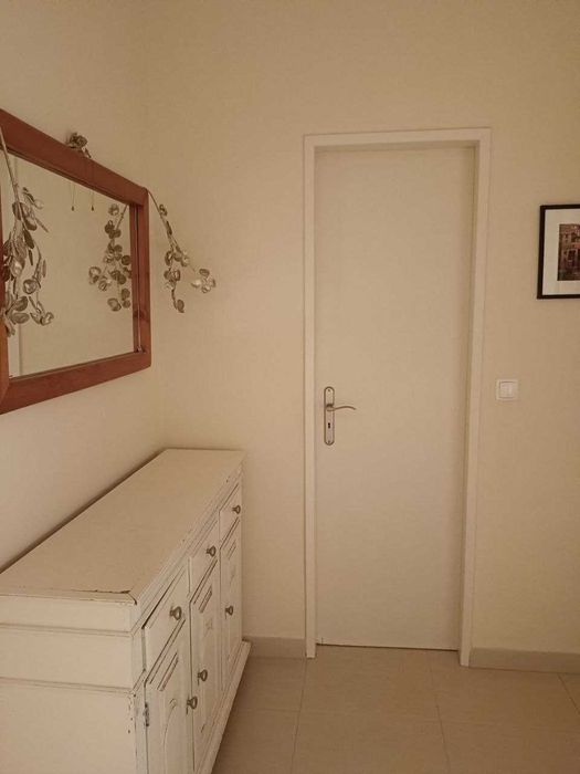 Apartamento T2 para arrendar, no centro, de meados de junho até meados de setembro.