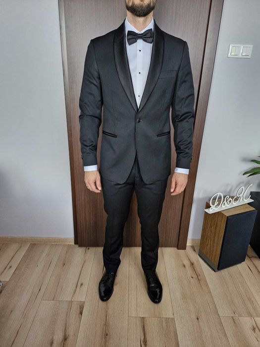 Czarny smoking ślubny