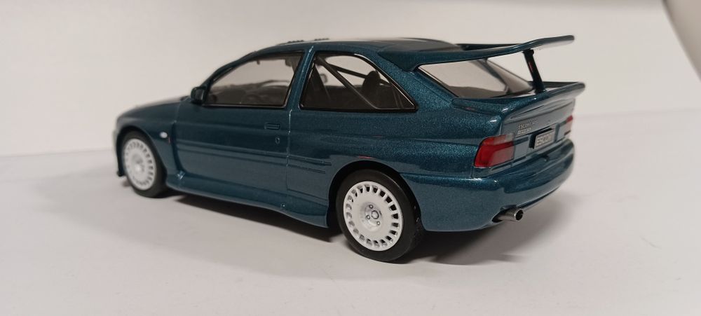 Carro Ford Escort RS Cosworth 1/24