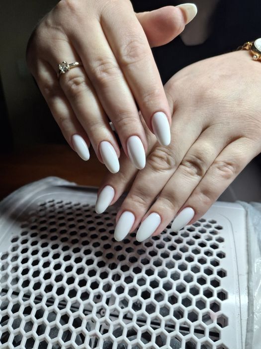 Маникюр. Наращивание ногтей. Есть окошки