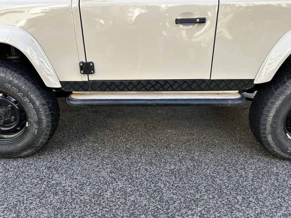 Par de Estribos metalicos para Land Rover Defender