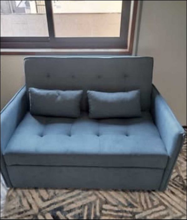 Sofá - cama moderno e extremamente funcional.