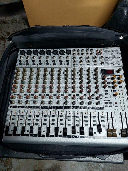 Colunas 2 topos  FBT Max x 2. + mesa mistura  + amplificador