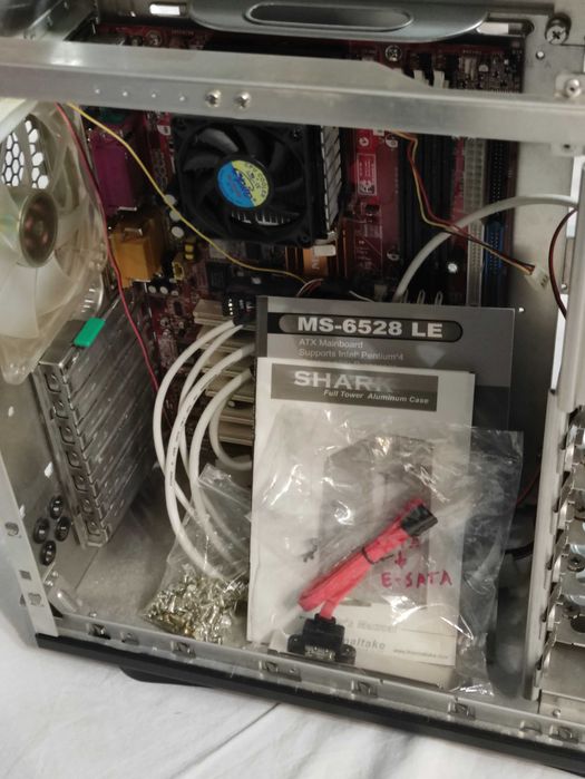 Caixa Thermaltake Shark VA700 BWA - Aluminium Full Tower e MotherBoad