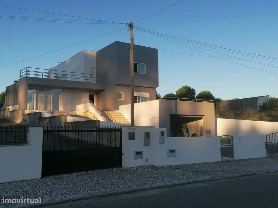 V4 - Nazaré / Piscina / Garagem p/ 2 Carros