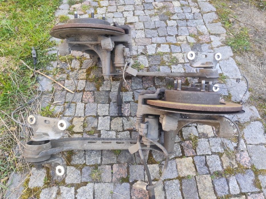 Piasta zwrotnica noga  tył tylnia opel insignia b
