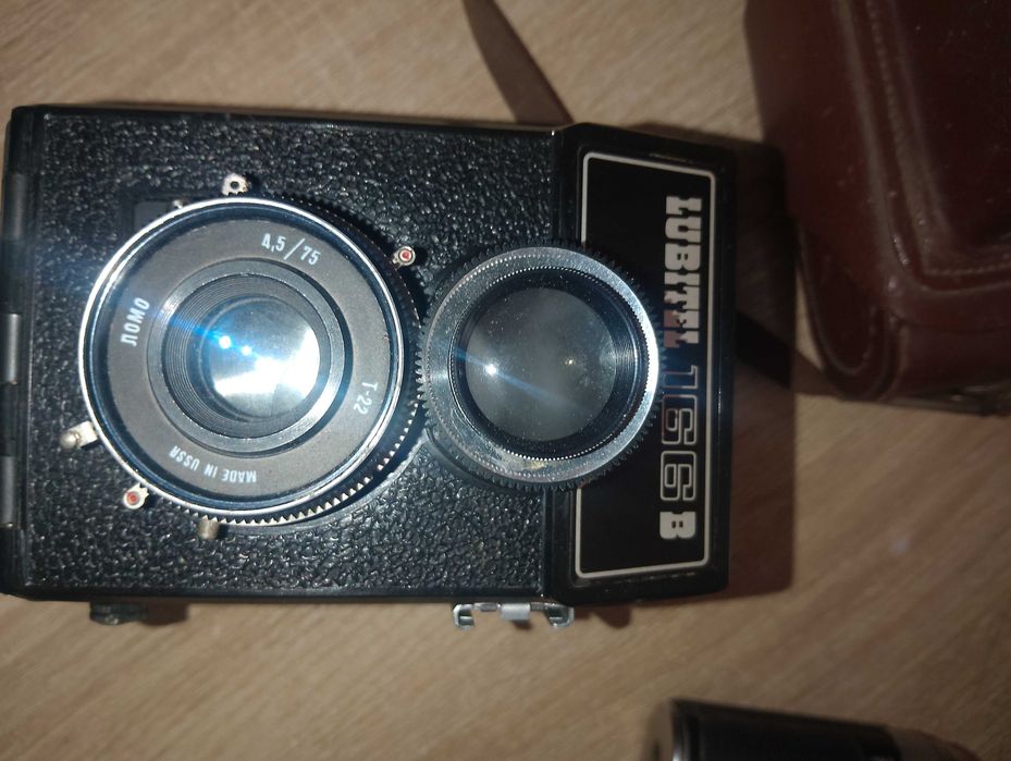Фотоапарати зеніт 3м і Ломо LUBITEL 166B