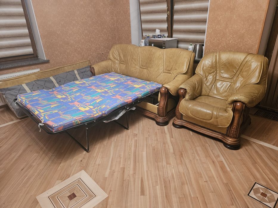 Диван шкіряний і два крісла