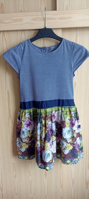 Piękna sukienka rozmiar 140