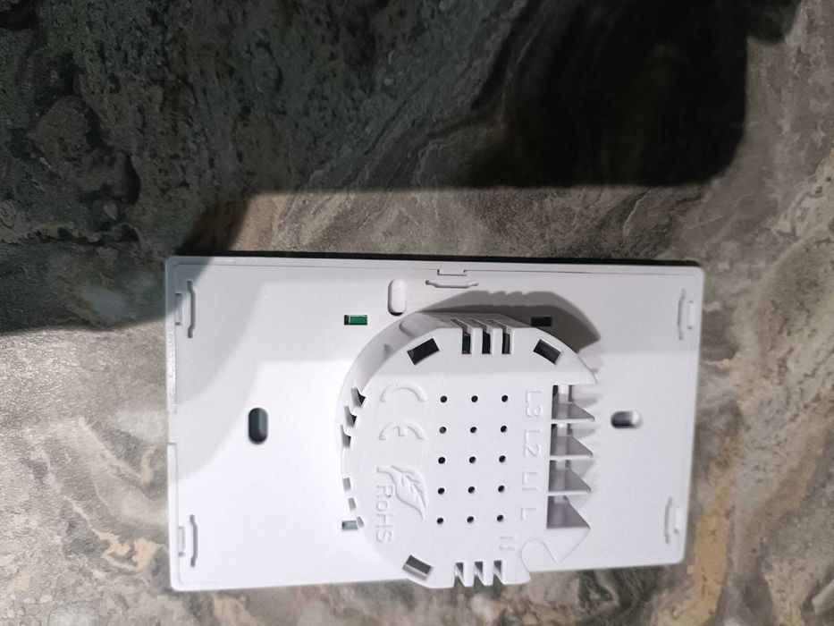 Przełącznik ścienny WiFi Tuya