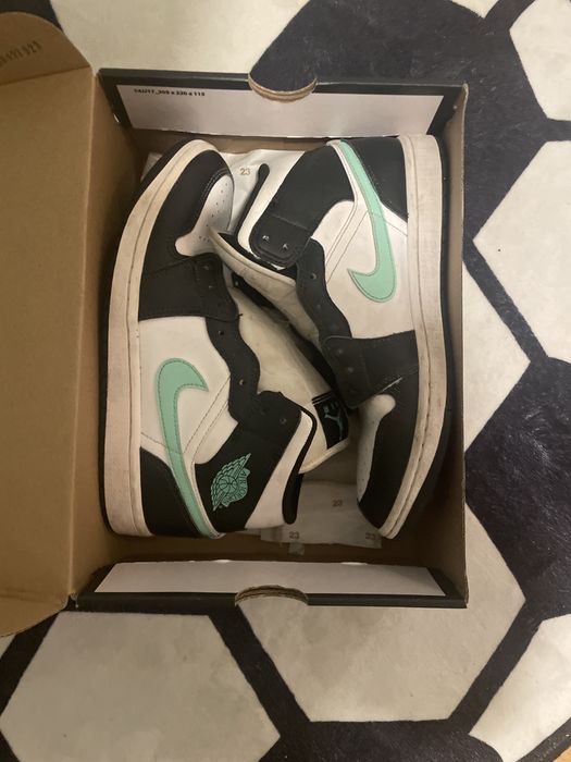 Air jordan branco e verde