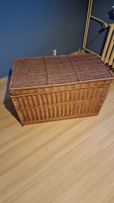 Duża skrzynia z wikliny